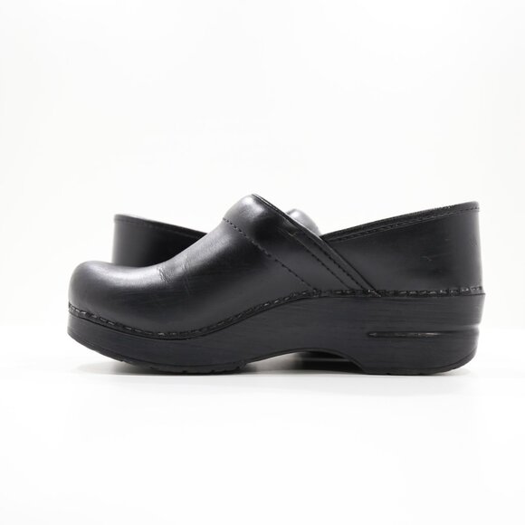 Dansko Professional Black Leather Slip Resistant Work Clogs - 7.5/EU 38. Scuffs - Picture 5 of 7